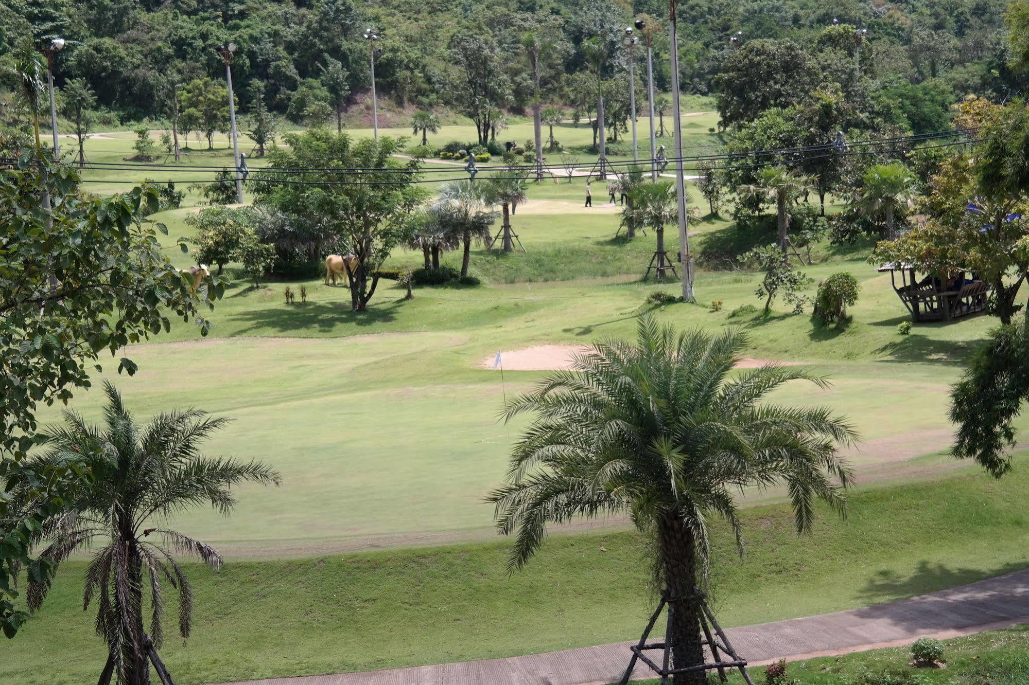 Phubachiang Golf & Resort Pakxé Exteriör bild